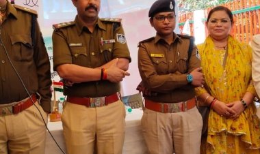 साइबर क्राइम से बचाव के गुर सिखाए:इंदौर में पुलिस अधीक्षक की मौजूदगी में साइबर जागरूकता शिविर का आयोजन