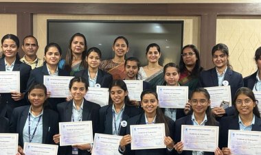 बजट-2025 का सेक्टर-वार विश्लेषण:संत हिरदाराम की छात्राओं ने 10 प्रमुख क्षेत्रों पर बजट के प्रभाव का किया मूल्यांकन