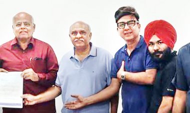 मध्य प्रदेश में डॉक्टरों का चरणबद्ध आंदोलन शुरू:शाजापुर में काली पट्टी बांधकर किया काम, 25 फरवरी से प्रशासनिक असहयोग की चेतावनी