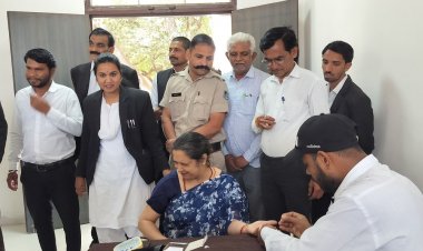 जिला न्यायालय में लगा निशुल्क स्वास्थ्य शिविर:न्यायाधीशों, अधिवक्ताओं और कर्मचारियों की हुई जांच