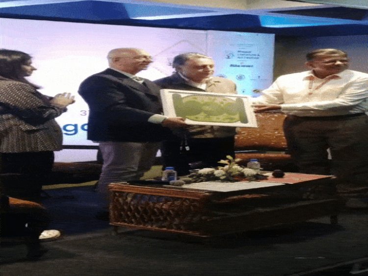 लिटरेचर एंड आर्ट फेस्टिवल में कविता प्रतियोगिता:पद्मश्री आर्टिस्ट भूरी बाई की प्रदर्शनी रही आकर्षण का केंद्र; समापन कार्यक्रम में विजेता होंगे घोषित