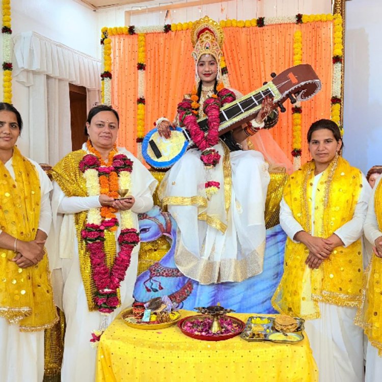 ​​​​​​​ब्रह्माकुमारीज ब्लेसिंग हाउस में आध्यात्मिक चेतना का जागरण:डॉ. रीना ने कहा- बसंत पंचमी से जीवन में आती है नई ऊर्जा
