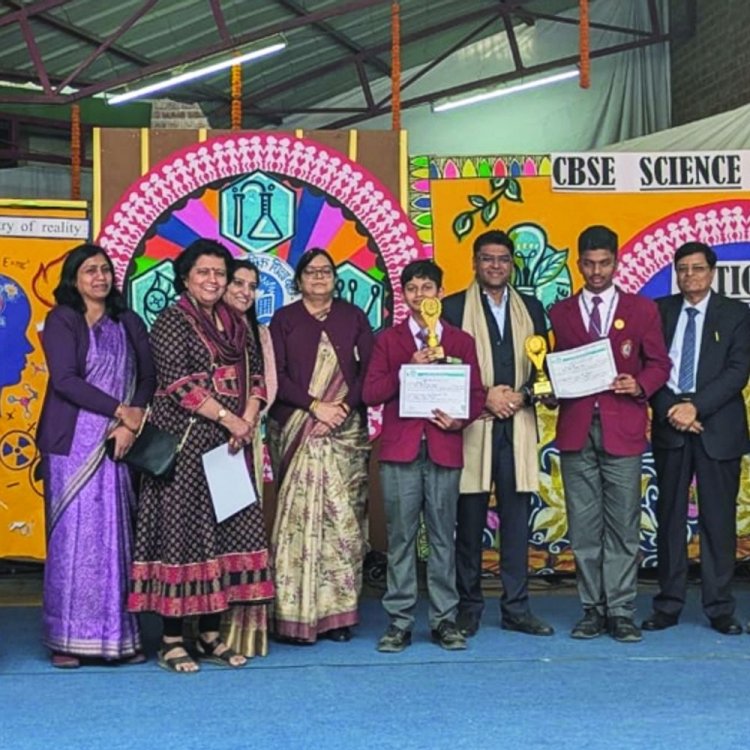 राष्ट्रीय विज्ञान प्रदर्शनी में SPS रोहितनगर का शानदार प्रदर्शन:काव्यांश जैन और एस.यू. सूर्या ने आपदा प्रबंधन श्रेणी में हासिल किया प्रथम स्थान