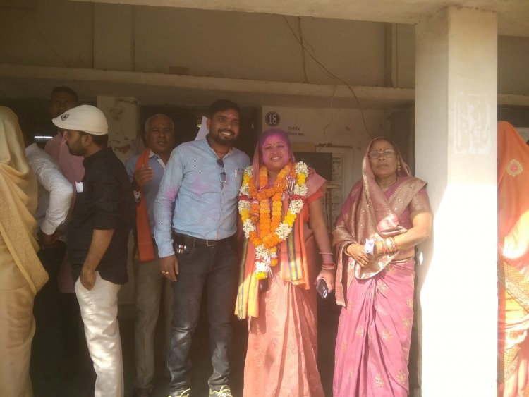 नपं उतई में खिला कमल