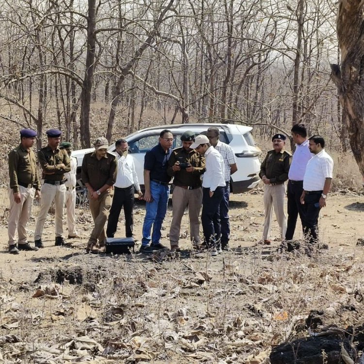 बुरहानपुर कलेक्टर ने नेपानगर और नावरा जंगल का दौरा किया:अतिक्रमण की स्थिति का लिया जायजा, कलेक्टर ने संयुक्त बैठक के निर्देश दिए