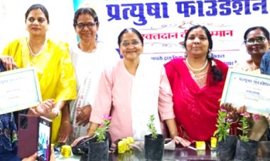 रक्तदान वीरा से सम्मानित हुई महिलाएं