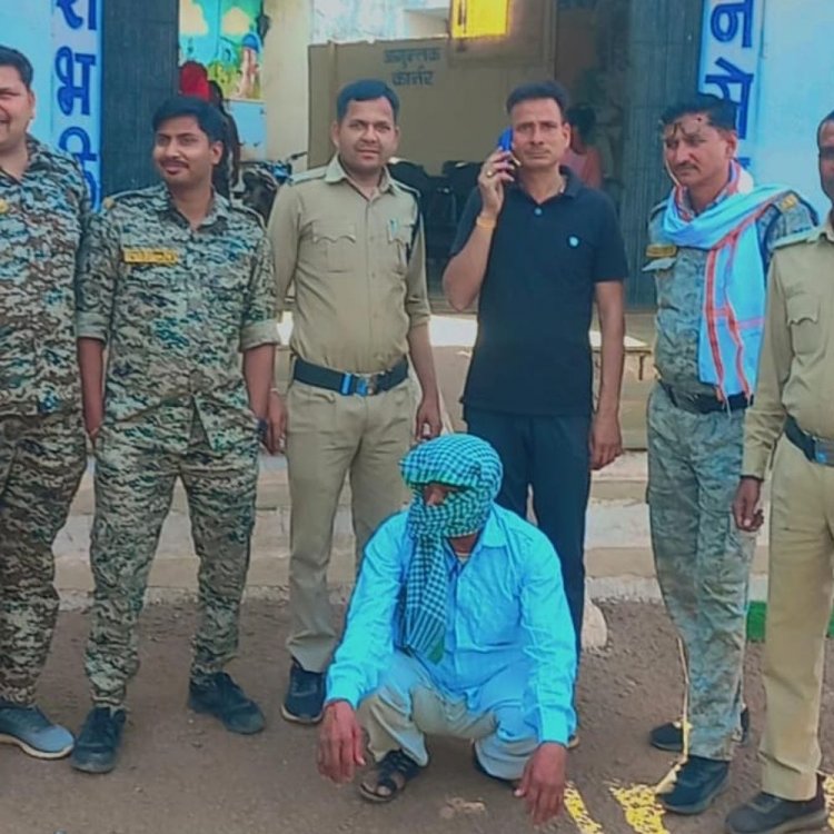 पति के सिर पर चप्पल रखवाकर घुमाने वाला गिरफ्तार:कोलारस में दंपती के विवाद में आया था व्यक्ति; कपड़े उतरवाकर बाजार में घुमाने की मिली सजा