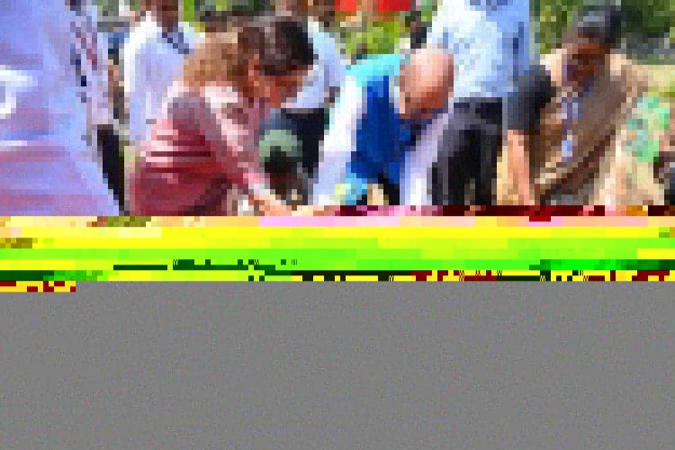 टीकमगढ़ में फायर स्टेशन का निरीक्षण:नपाध्यक्ष ने दो गायब कर्मचारियों की अनुपस्थिति दर्ज करने के दिए आदेश