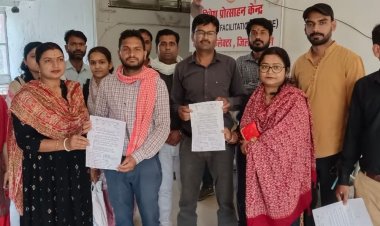 रायसेन में कलेक्टर के पास पहुंचे अतिथि शिक्षक:12 महीने का सेवा एग्रीमेंट; 6 महीने से रुका वेतन तुरंत देने की मांग