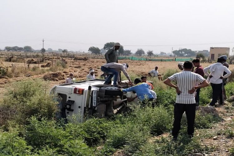 मुरैना में बुजुर्ग को बचाने में भिंड डिप्टी कलेक्टर का वाहन पलटा, हादसे में 3 घायल, उपचार के लिए ग्वालियर भेजा