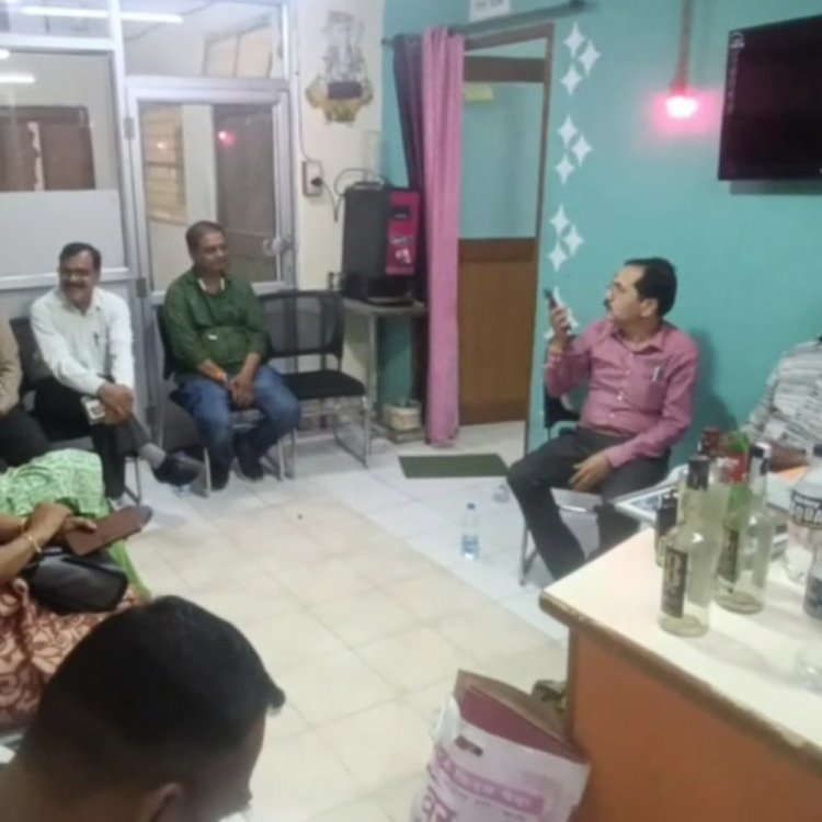 राधा रमण इंस्टीट्यूट संचालक पर एफआईआर:फर्जी तरीके से संचालित हो रहा था संस्थान, जांच में ऑफिस से मिली शराब की बोतलें