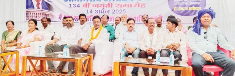 अंबेडकर जयंती पर सम्मान समारोह