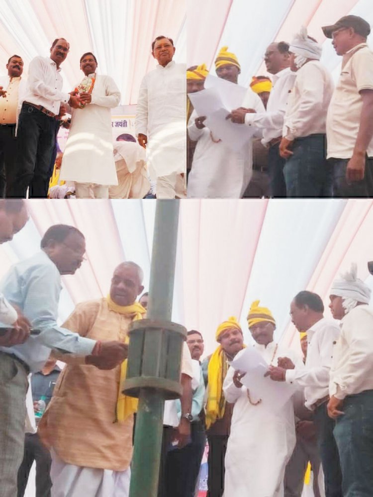 पदोन्नति में आरक्षण के लिए अर्जुन मुंडा को ज्ञापन सौंपा