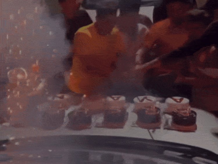 कार के बोनट पर तलवार से केक काटने वाले गिरफ्तार:दोनों आरोपी निकले जुड़वा भाई, गांधी नगर पुलिस ने की कार्रवाई