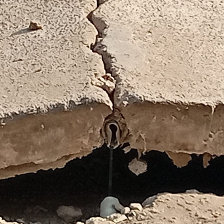 सीधी में अचानक दो फीट ऊपर उठी सड़क:बस से कूदे यात्रा; चार घायल, पुलिस बल तैनात