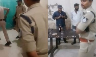 अवैध अहातों पर पुलिस का एक्शन:पुलिस को देखा तो गिलास छोड़ भागे शराबी, पकड़कर हवालात भेजा