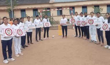 बेटी बचाओ बेटी पढ़ाओ के तहत हरदा में क्रिकेट मैच:सीनियर टीम ने त्रिवेणी धनगर के शानदार प्रदर्शन से जूनियर को हराया