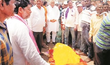 शैलेन्द्र की मौत, परिवारजनों से मिले अरुण वोरा