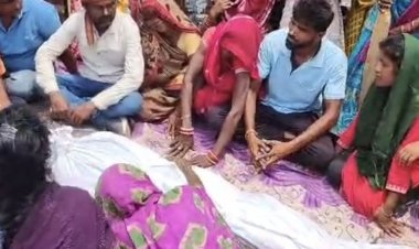 कटनी में पहले मिलकर शराब पी, फिर पीट-पीटकर मार डाला:सड़क पर लाश रखकर बैठे परिजन, बोले- अब तो शराब की दुकान बंद कराओं 'सरकार'