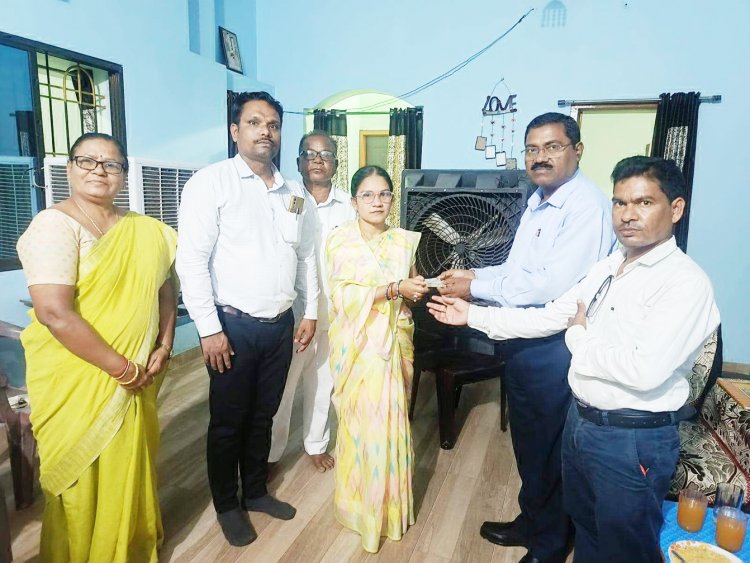 शिक्षक सुजीत कुमार मन्नाडे का निधन, घर पहुंच दी आर्थिक सहायता