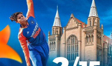 टीकमगढ़ में गड्ढे में बाइक सहित गिरा परिवार:गोद में बच्चे के साथ पानी में गिरे दंपती, सीसीटीवी में कैद हुई घटना