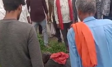 जबलपुर में महिला का सड़क किनारे किया अंतिम संस्कार:ग्रामीण बोले- गांव में मुक्तिधाम नहीं, 30 सालों से ऐसे हालात; पंचायत सीईओ ने मांगी रिपोर्ट