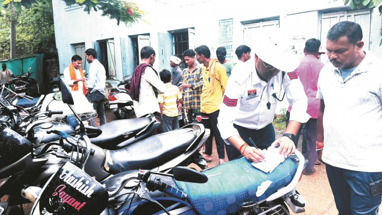 खैरागढ़ में यातायात पुलिस ने 78 वाहनों से 33 हजार लिया जुर्माना