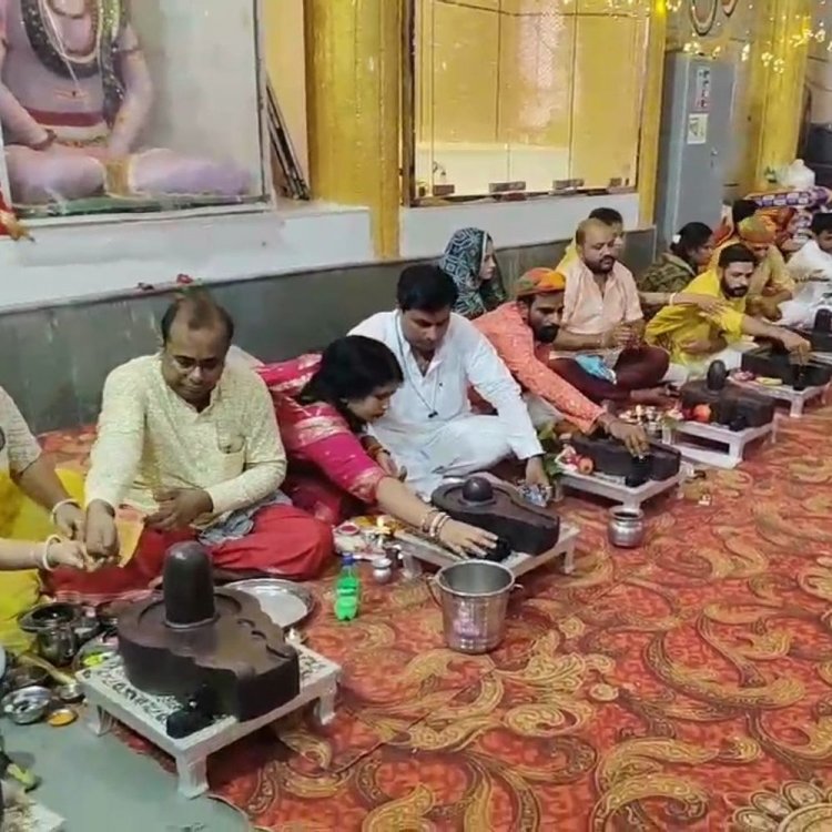 खरगोन के सिद्धनाथ मंदिर में गुरुपूर्णिमा पर हुई प्राण प्रतिष्ठा:नर्मदा के पत्थरों से बने द्वादश ज्योतिर्लिंग स्थापित; श्रावण मास में भक्त करेंगे दर्शन