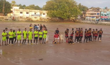 सीहोर हायर सेकेंडरी स्कूल में छात्राओं ने किया प्रदर्शन:निर्माण सामग्री को लेकर हुआ था विवाद, जांच में मामला गलतफहमी का निकला