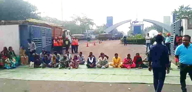 जेएसडब्ल्यू कंपनी के खिलाफ ग्रामीणों ने शुरू किया आंदोलन