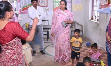 रायपुर : महिला एवं बाल विकास मंत्री श्रीमती राजवाड़े सरगुजा संभाग के दौरे पर