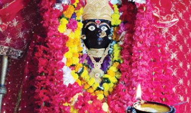 नवरात्र:  दंतेश्वरी मंदिर में भक्तों का सैलाब