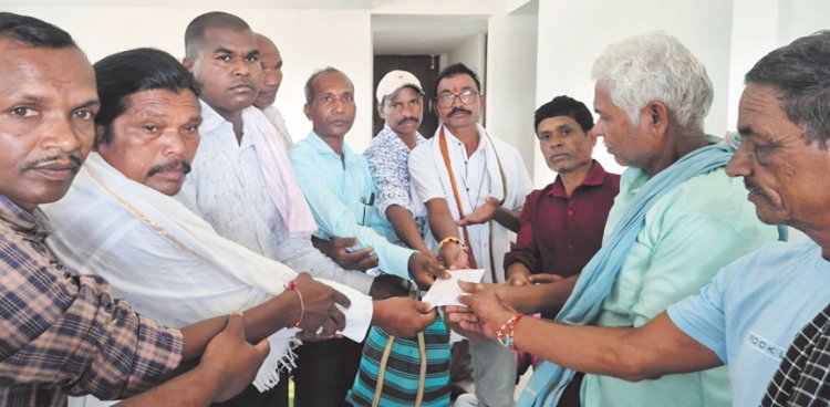 मरार समाज ग्राम समिति बनियागांव ने बाढ़ पीडि़तों के लिए बढ़ाये मदद के हाथ