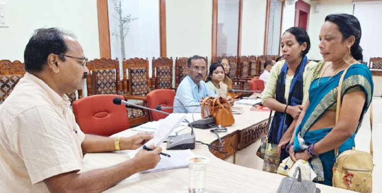 कलेक्टर जनदर्शन में सुनीं समस्याएं