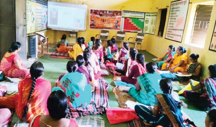 बस्तर की दीदियों ने सुना दीदी के गोठ