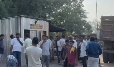 आलीराजपुर में डंपर मालिकों, चालकों ने किया विरोध प्रदर्शन:ठेकेदार पर एफआईआर दर्ज कराने की धमकी देने और वैध रॉयल्टी पास न देने का आरोप