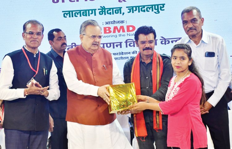 देश के गौरव को बढ़ाना है तो स्वदेशी अपनाना होगा- रमन