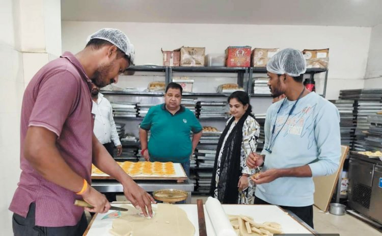 चार होटलों से लिए खाद्य पदार्थों के नमूने, जांच के लिए भेजा रायपुर