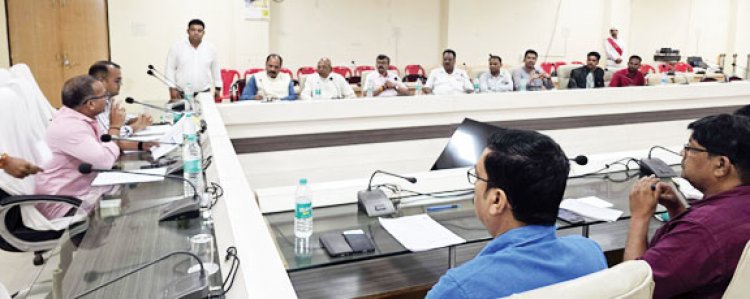 मतदाता सूची के शुद्धिकरण पर चर्चा,  घर-घर जाकर बीएलओ करेंगे सत्यापन