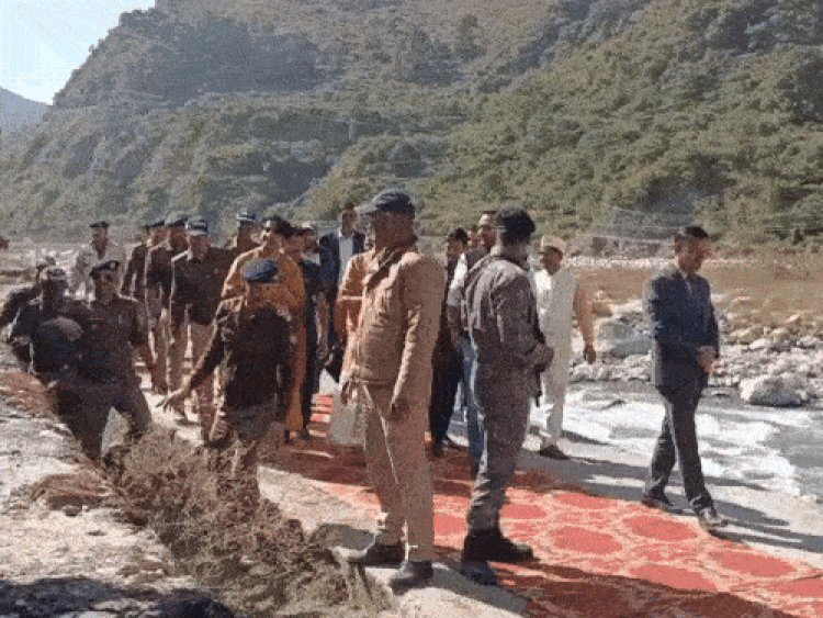 धीरेंद्र कृष्ण शास्त्री उत्तरकाशी पहुंचे:गंगा और यमुना की पूजा की, लोगों की भारी भीड़ पहुंची