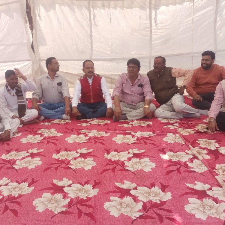 विदिशा नगर पालिका के खिलाफ भाजपा पार्षदों का धरना:बोले- विकास कार्य ठप, भ्रष्टाचार और मनमानी हो रही; भूख हड़ताल की चेतावनी दी