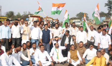 मनरेगा बचाओ संग्राम: कांग्रेस का चौक चौराहे पर धरना, एनएच पर सांकेतिक चक्का जाम