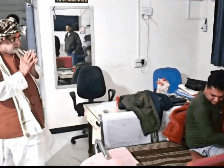 रात ढाई बजे अचानक थाने पहुंचे विधायक:विदिशा के आनंदपुर में पुलिसकर्मी सोता मिला, पूरे क्षेत्र में कहीं भी नहीं दिखी डायल 112