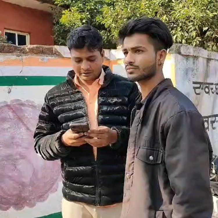 कलेक्ट्रेट पास बाइक जब्त, लूट की अफवाह:फाइनेंस कंपनी ने बकाया किस्तों पर की कार्रवाई, एक युवक भी ले जाया गया